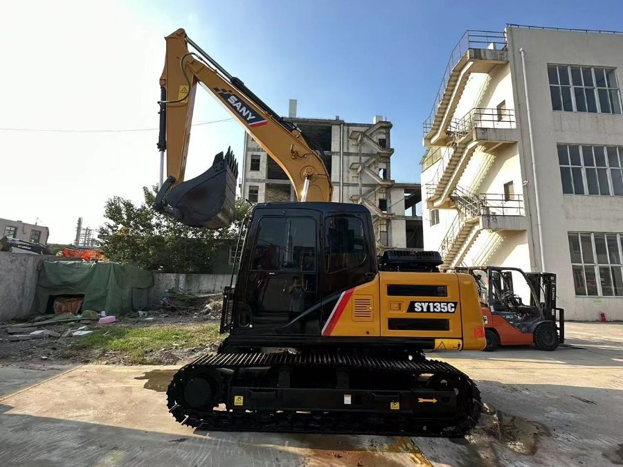 China Excavadora usada Sany para la venta de segunda mano SY135C Maquinaria Jindongyu